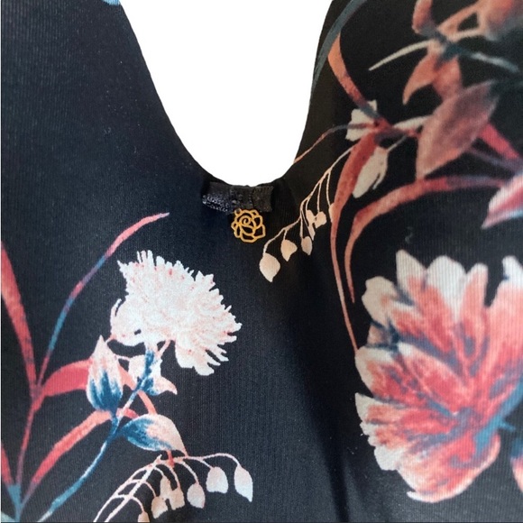 Deese Floral Balconette. - Picture 2 of 5